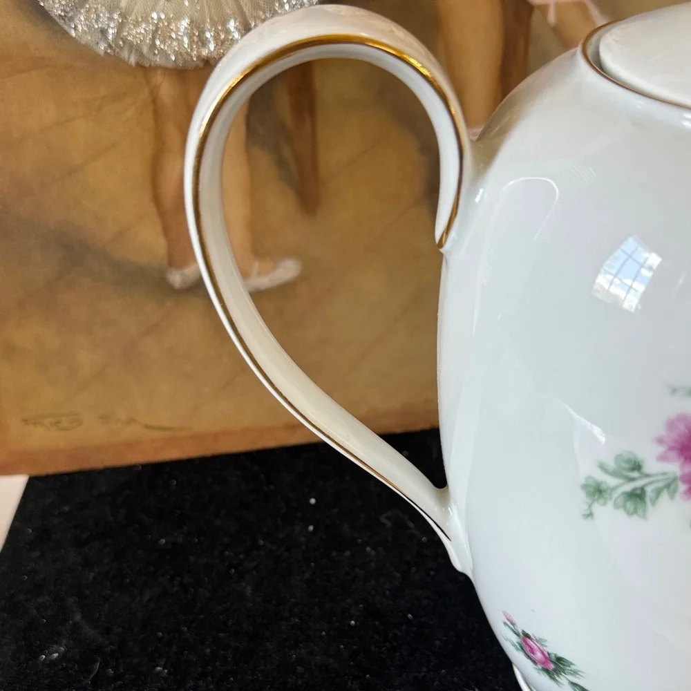 Royal Crown elegant porcelain